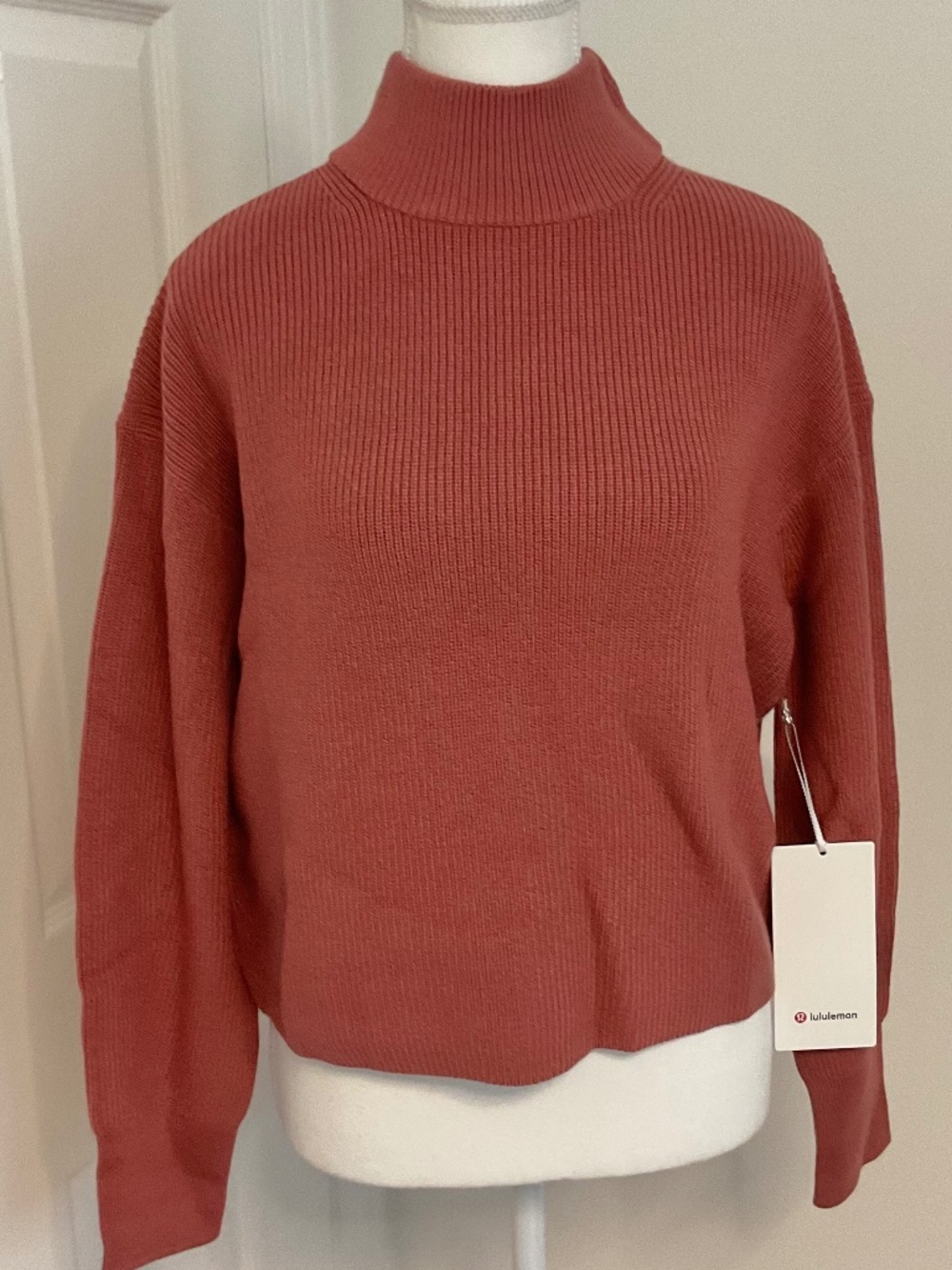 💐NWT💐 Lululemon Merino Wool-Blend Ribbed Turtleneck Brier Rose -size 4 - Picture 4 of 9